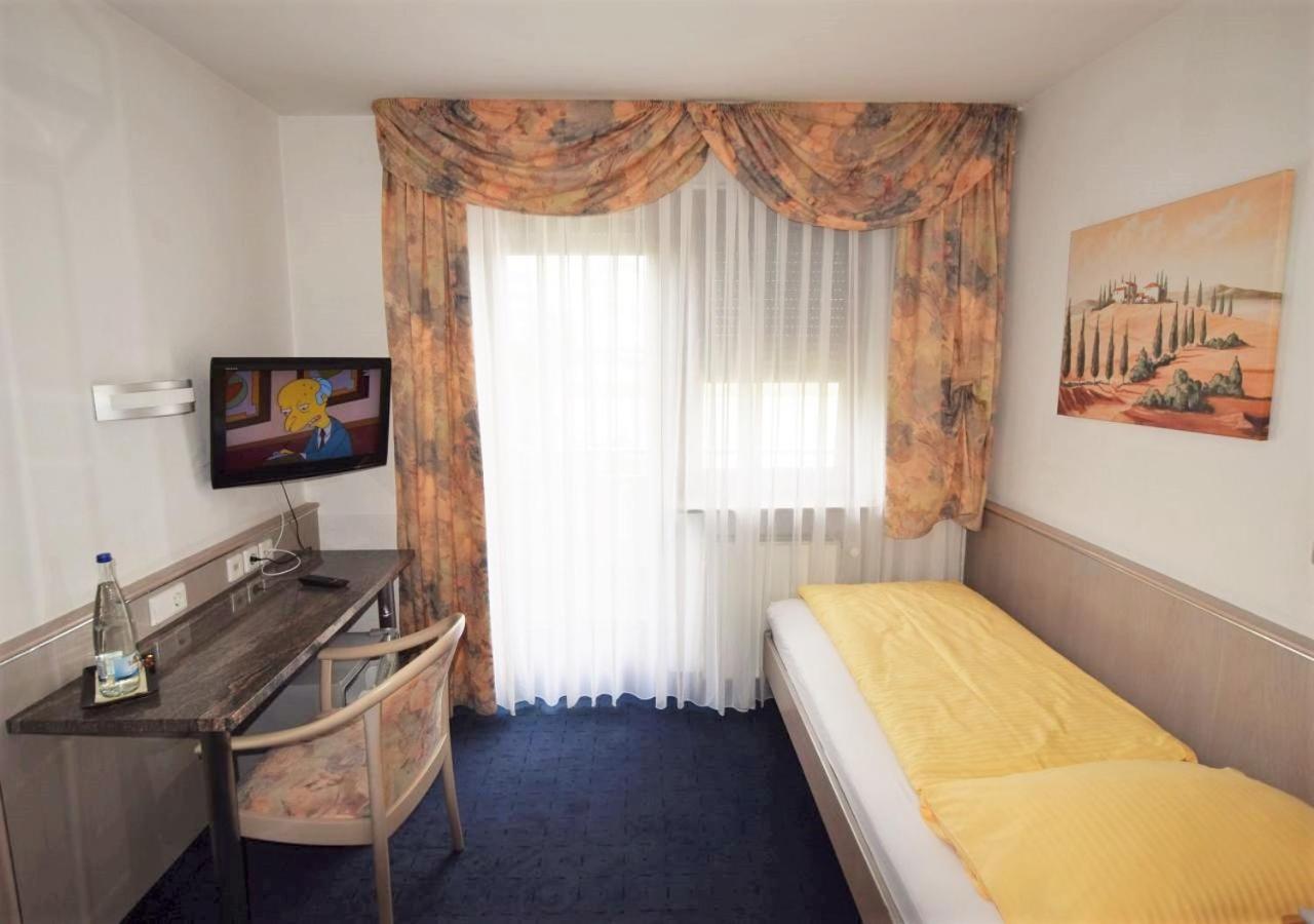 Hotel Alena - Kontaktlos Check-In Filderstadt Bagian luar foto