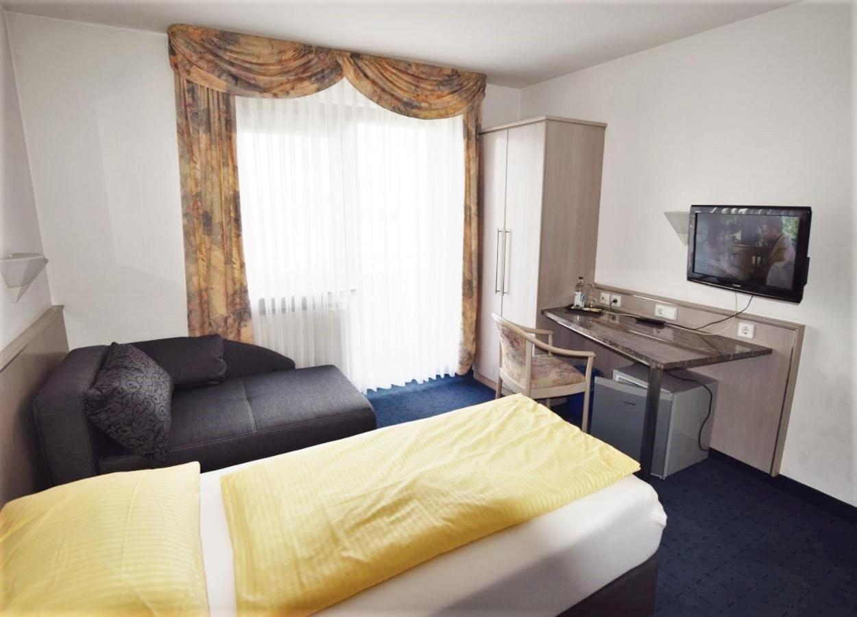 Hotel Alena - Kontaktlos Check-In Filderstadt Bagian luar foto