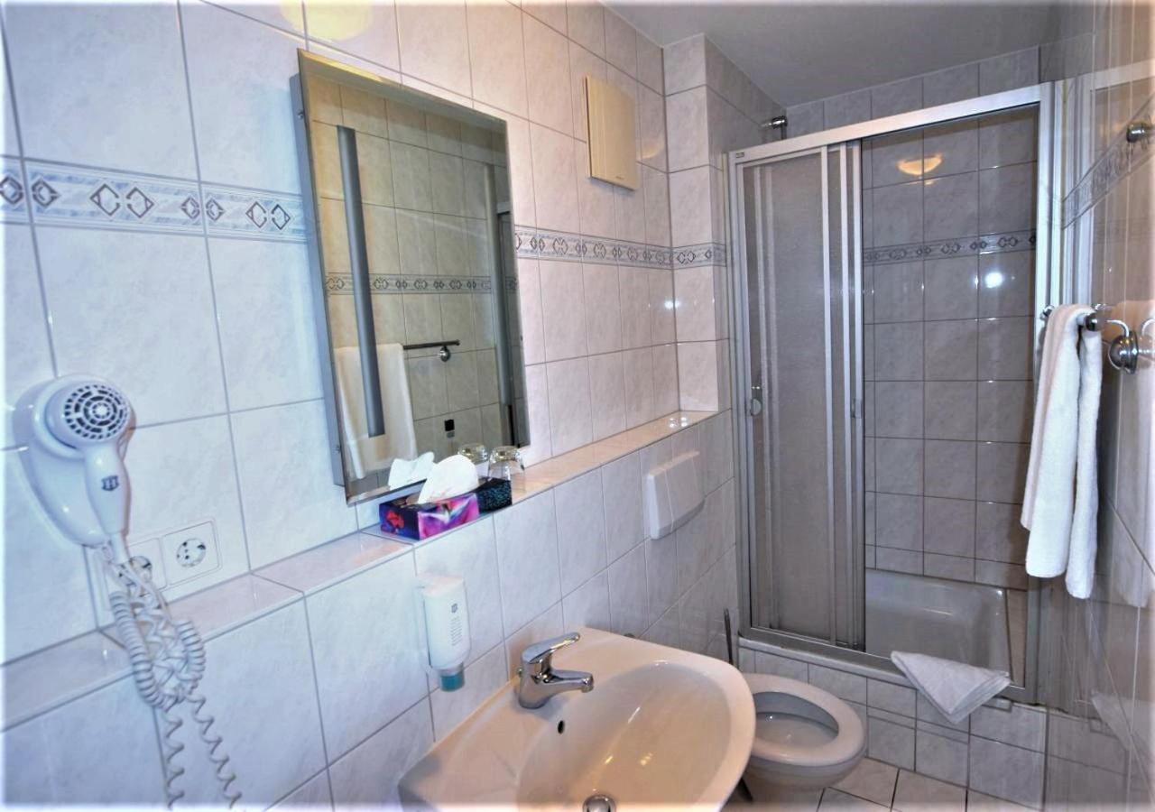 Hotel Alena - Kontaktlos Check-In Filderstadt Bagian luar foto