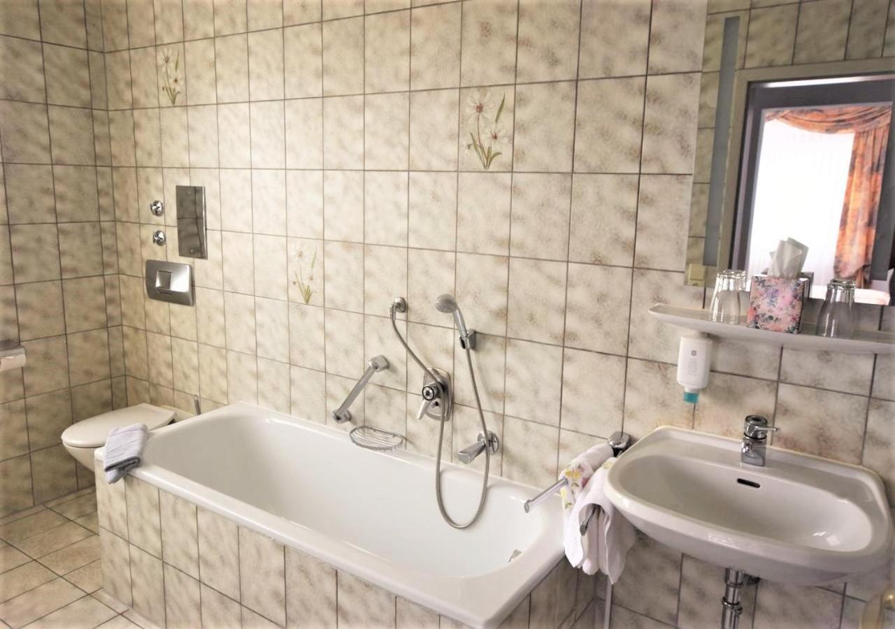 Hotel Alena - Kontaktlos Check-In Filderstadt Bagian luar foto