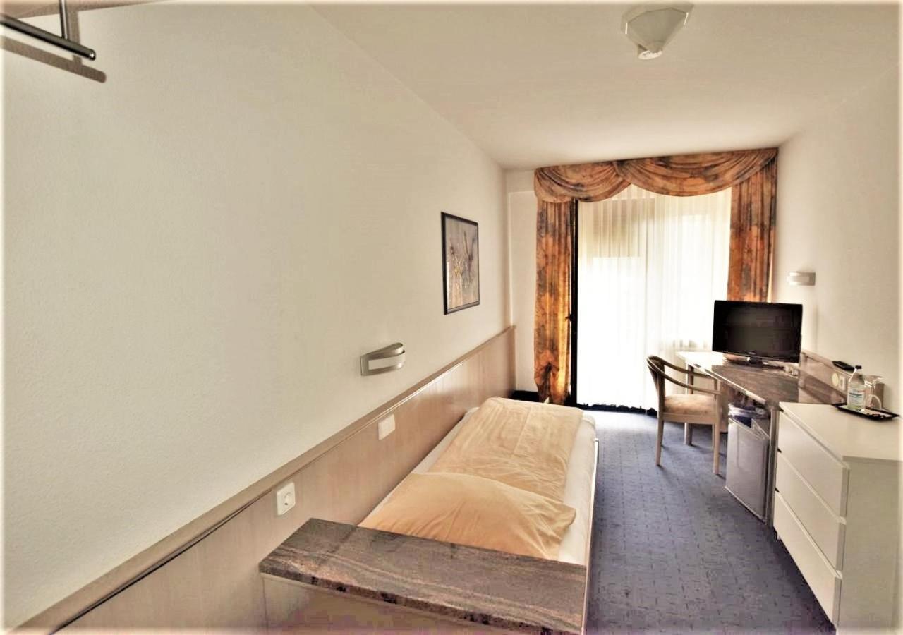 Hotel Alena - Kontaktlos Check-In Filderstadt Bagian luar foto