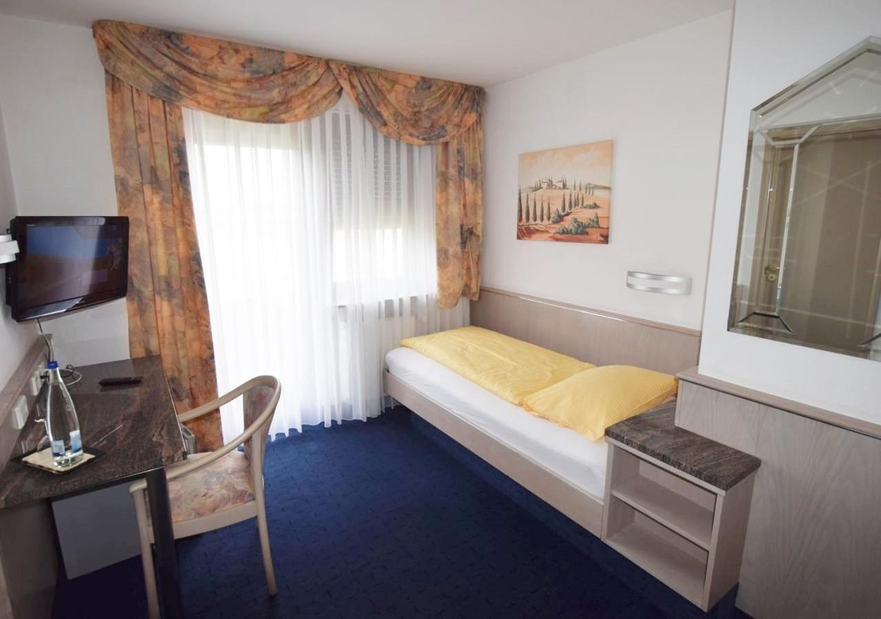 Hotel Alena - Kontaktlos Check-In Filderstadt Bagian luar foto