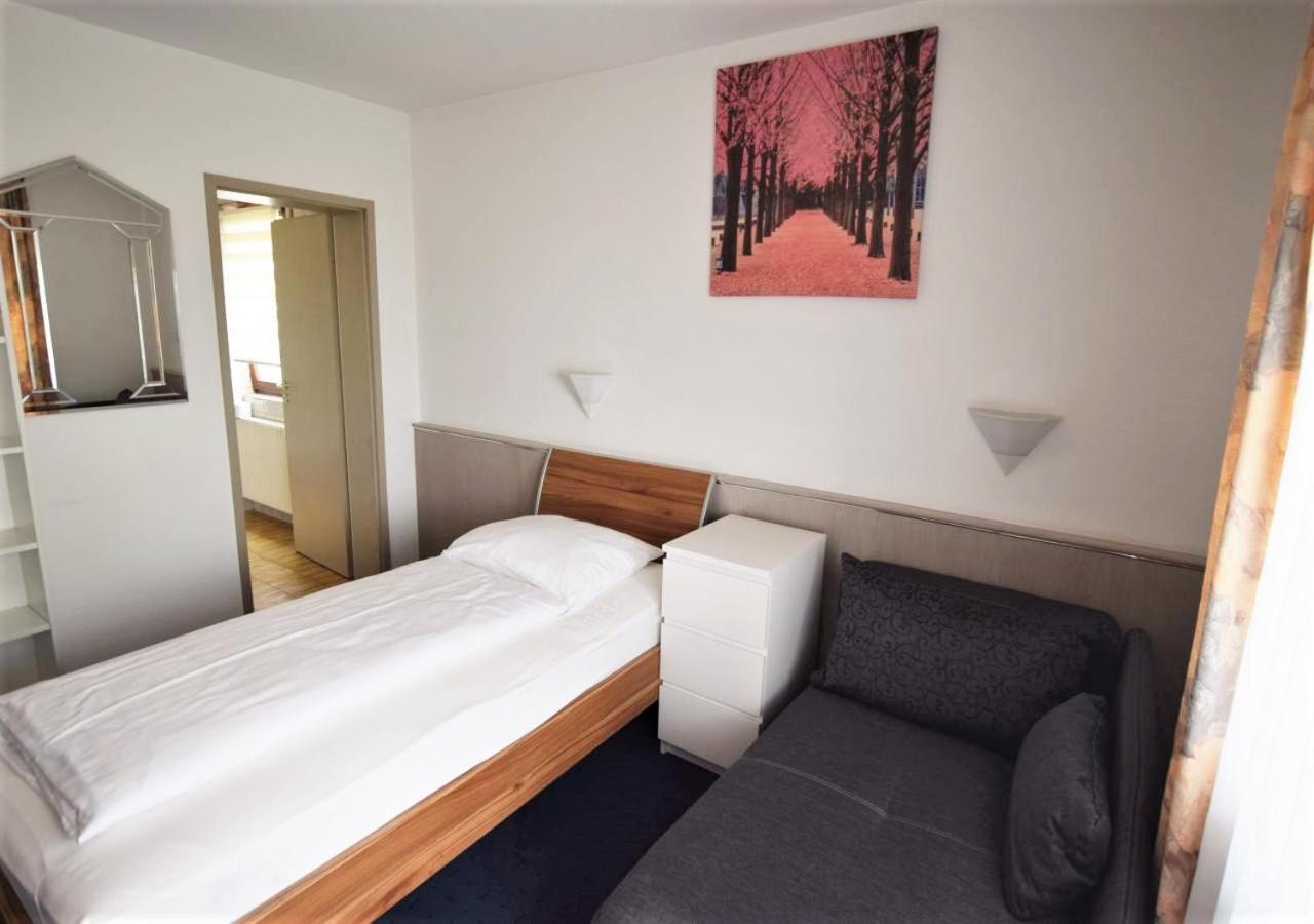 Hotel Alena - Kontaktlos Check-In Filderstadt Bagian luar foto
