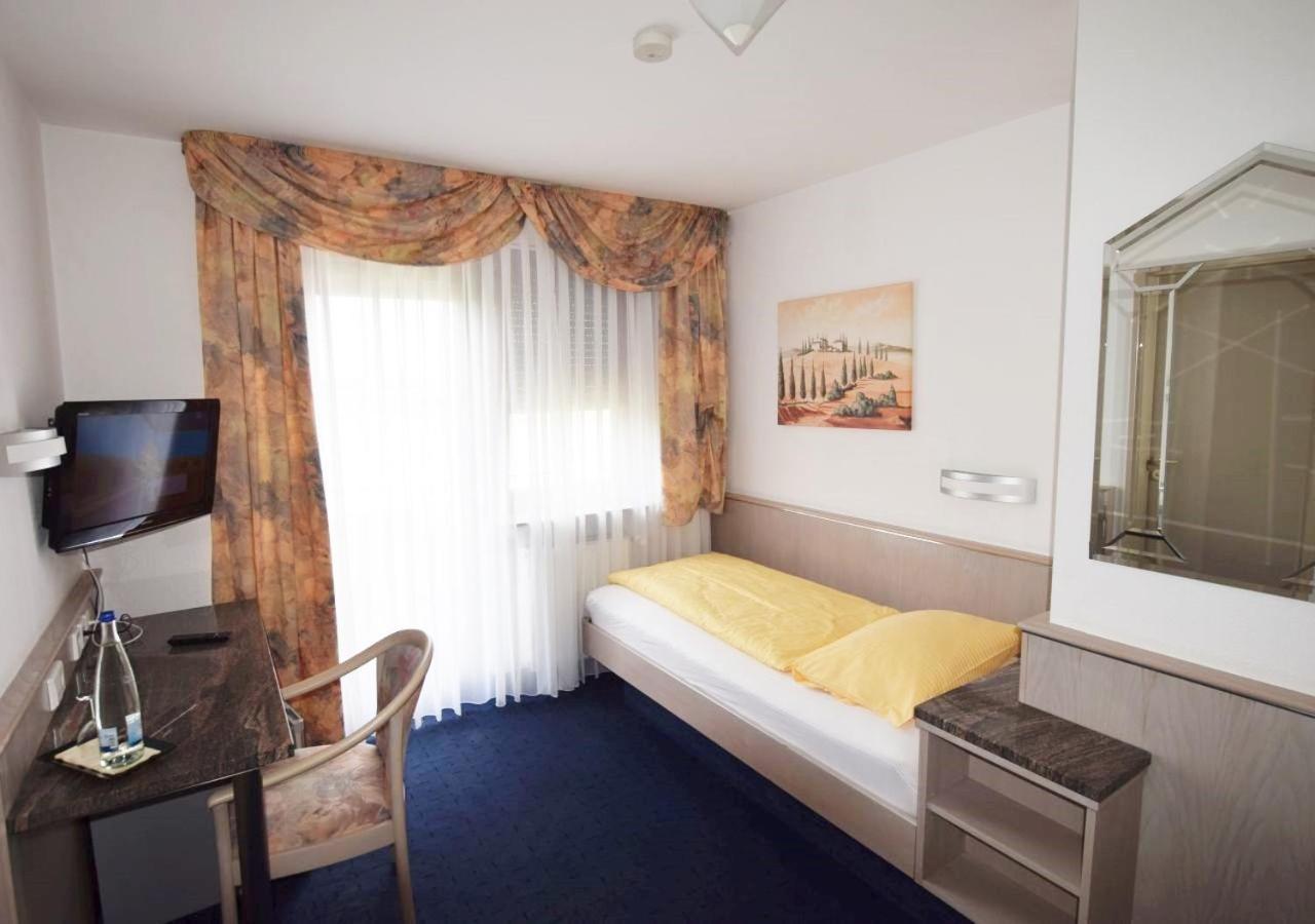 Hotel Alena - Kontaktlos Check-In Filderstadt Bagian luar foto
