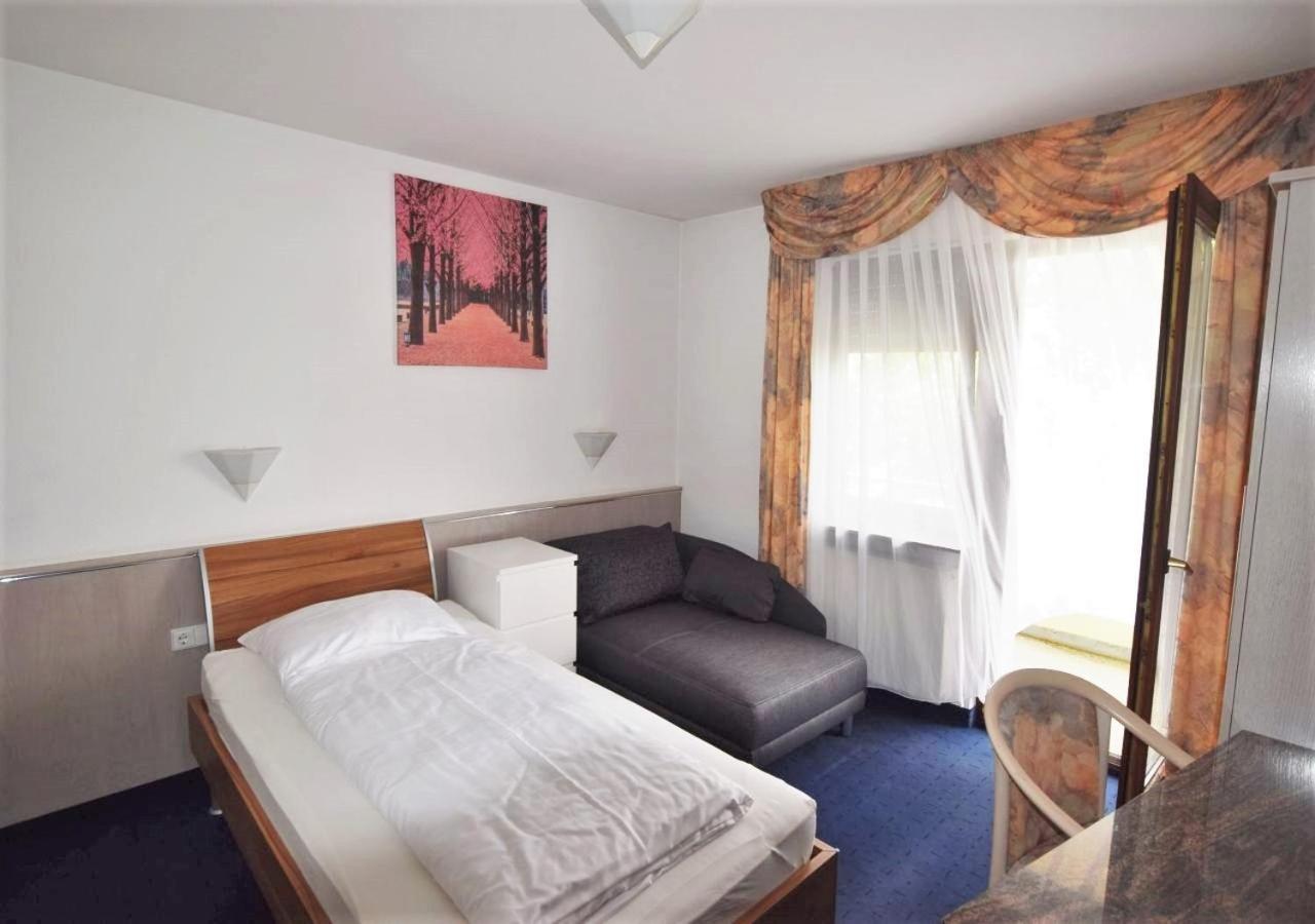Hotel Alena - Kontaktlos Check-In Filderstadt Bagian luar foto